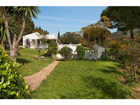 Haus kaufen in Fuengirola, 4.315 m² Grundstück, 212 m² Wohnfläche, 4 Zimmer