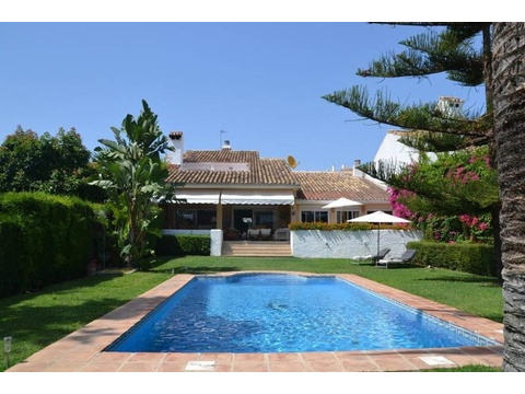 Villa kaufen in San Pedro de Alcántara, 1.000 m² Grundstück, 460 m² Wohnfläche, 6 Zimmer