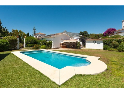Villa kaufen in Marbella, 3.074 m² Grundstück, 280 m² Wohnfläche, 5 Zimmer