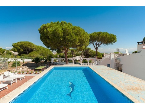 Villa kaufen in Alhaurín de la Torre, 2.580 m² Grundstück, 88 m² Wohnfläche, 4 Zimmer
