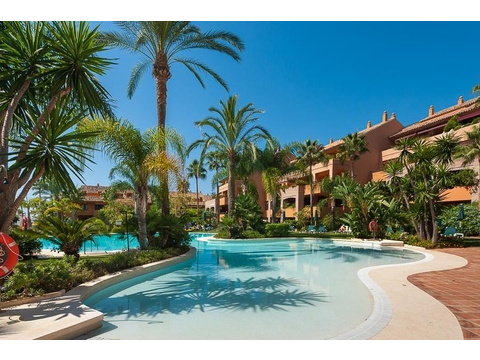 Wohnung kaufen in Los Monteros, 225 m² Wohnfläche, 3 Zimmer