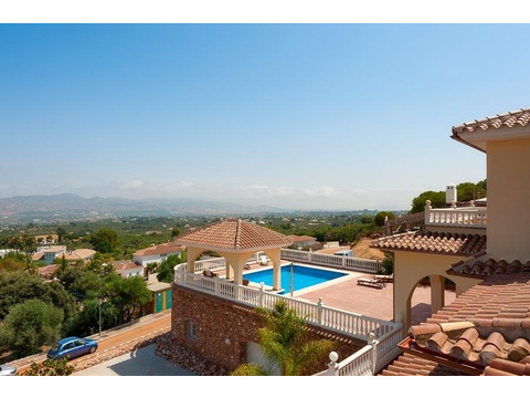 Villa kaufen in Alhaurín el Grande, 1.567 m² Grundstück, 667 m² Wohnfläche, 4 Zimmer