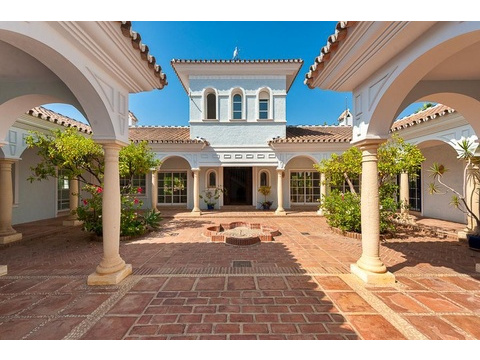 Villa kaufen in Alhaurín el Grande, 3.653 m² Grundstück, 635 m² Wohnfläche, 6 Zimmer