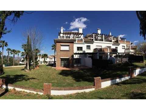 Stadthaus kaufen in Alhaurín de la Torre, 184 m² Wohnfläche, 2 Zimmer
