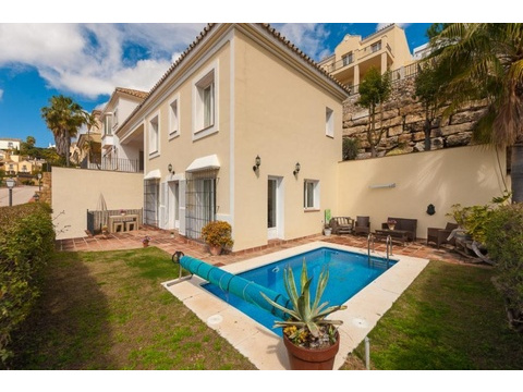 Villa kaufen in Istán, 315 m² Grundstück, 125 m² Wohnfläche, 2 Zimmer