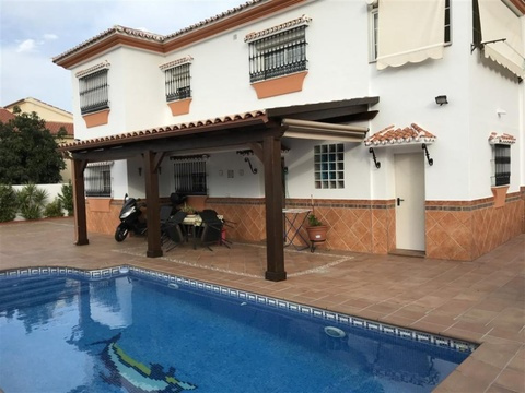 Villa kaufen in Alhaurín de la Torre, 500 m² Grundstück, 298 m² Wohnfläche, 6 Zimmer