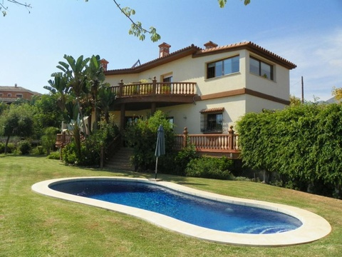 Villa kaufen in Benalmádena, 1.055 m² Grundstück, 315 m² Wohnfläche, 4 Zimmer