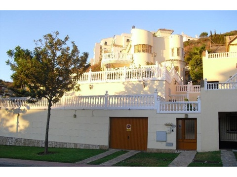 Villa kaufen in Benalmádena, 735 m² Grundstück, 406 m² Wohnfläche, 4 Zimmer
