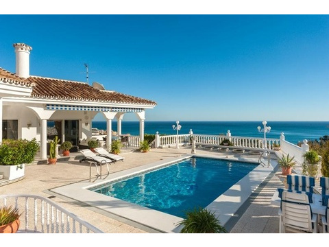Villa kaufen in Benalmádena, 1.131 m² Grundstück, 585 m² Wohnfläche, 6 Zimmer