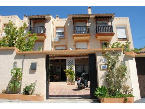 Stadthaus kaufen in Benalmádena, 27 m² Grundstück, 162 m² Wohnfläche, 3 Zimmer