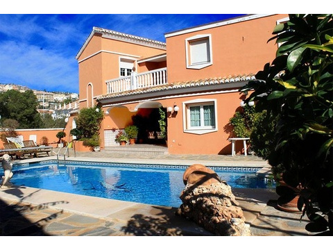 Villa kaufen in Benalmádena, 693 m² Grundstück, 303 m² Wohnfläche, 7 Zimmer