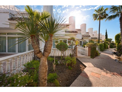 Stadthaus kaufen in Benalmádena, 350 m² Grundstück, 180 m² Wohnfläche, 3 Zimmer