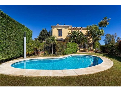 Villa kaufen in Marbella, 1.000 m² Grundstück, 800 m² Wohnfläche, 6 Zimmer