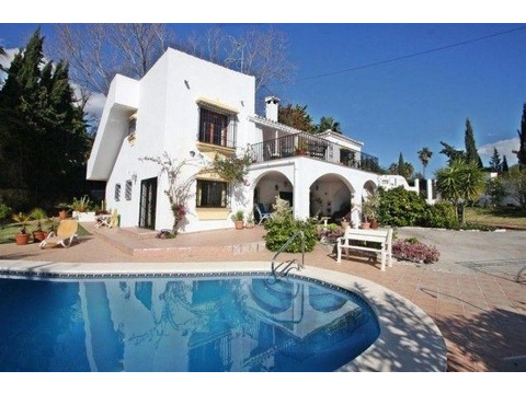 Villa kaufen in Marbella, 1.087 m² Grundstück, 345 m² Wohnfläche, 6 Zimmer
