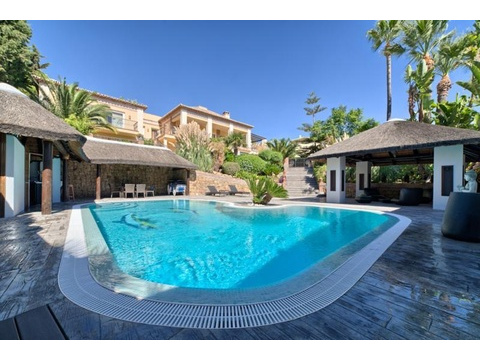 Villa kaufen in Nueva Andalucía, 1.642 m² Grundstück, 534 m² Wohnfläche, 5 Zimmer