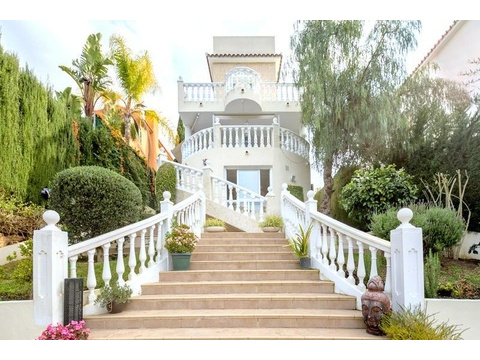 Villa kaufen in Marbella, 1.005 m² Grundstück, 332 m² Wohnfläche, 5 Zimmer