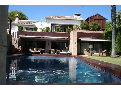 Villa kaufen in Marbella, 2.000 m² Grundstück, 637 m² Wohnfläche, 8 Zimmer