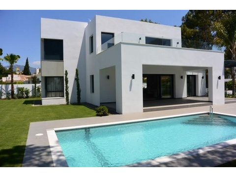 Villa kaufen in Estepona, 1.040 m² Grundstück, 450 m² Wohnfläche, 4 Zimmer
