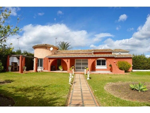 Villa kaufen in Estepona, 1.001 m² Grundstück, 181 m² Wohnfläche, 3 Zimmer