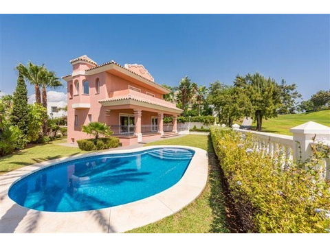 Villa kaufen in San Pedro de Alcantara, 555 m² Grundstück, 410 m² Wohnfläche, 4 Zimmer