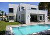 Villa kaufen in Estepona, 1.040 m² Grundstück, 450 m² Wohnfläche, 4 Zimmer