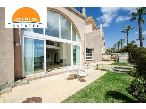 Reihenhaus kaufen in La Línea de la Concepción, mit Stellplatz, 206 m² Wohnfläche, 237 Zimmer