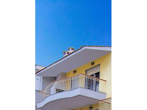 Etagenwohnung kaufen in Paralia Ofriniou, mit Garage, mit Stellplatz, 65 m² Wohnfläche, 3 Zimmer