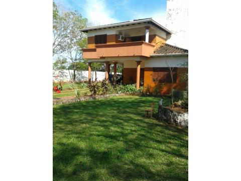 Einfamilienhaus kaufen in Encarnación, 2.595 m² Grundstück, 220 m² Wohnfläche, 5 Zimmer