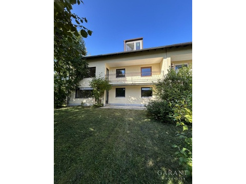 Mehrfamilienhaus kaufen in Gröbenzell, mit Garage, 668 m² Grundstück, 271 m² Wohnfläche, 11 Zimmer
