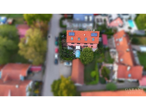 Doppelhaushälfte kaufen in München, mit Garage, 566 m² Grundstück, 190 m² Wohnfläche, 7 Zimmer