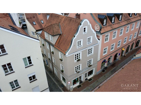 Mehrfamilienhaus kaufen in Landshut, 120 m² Grundstück, 276 m² Wohnfläche, 12 Zimmer