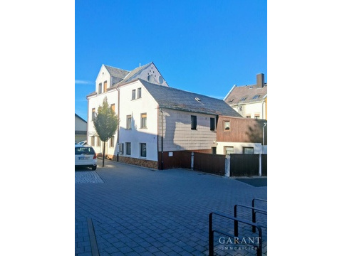 Zweifamilienhaus kaufen in Rehau, mit Stellplatz, 260 m² Grundstück, 120 m² Wohnfläche, 9 Zimmer
