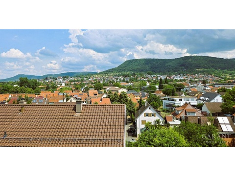 Doppelhaushälfte kaufen in Pfullingen, mit Garage, 256 m² Grundstück, 146 m² Wohnfläche, 8 Zimmer