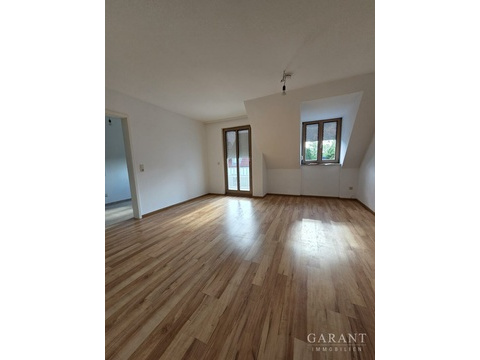 Dachgeschosswohnung kaufen in Augsburg, mit Garage, 62 m² Wohnfläche, 3 Zimmer