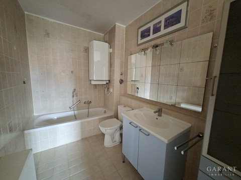 Bad mit Wanne und WC