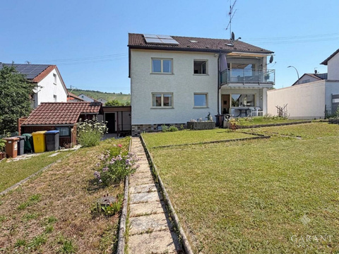 Zweifamilienhaus kaufen in Weinstadt, mit Garage, 698 m² Grundstück, 185 m² Wohnfläche, 9 Zimmer