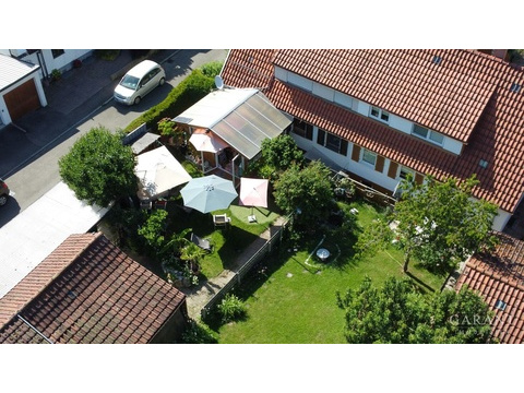 Doppelhaushälfte kaufen in Göppingen, mit Stellplatz, 328 m² Grundstück, 101 m² Wohnfläche, 3 Zimmer