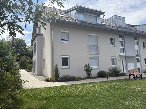 Erdgeschosswohnung kaufen in Jestetten, mit Garage, 121 m² Wohnfläche, 4 Zimmer