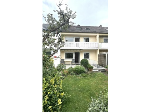 Reihenmittelhaus kaufen in Augsburg, 197 m² Grundstück, 120 m² Wohnfläche, 6 Zimmer