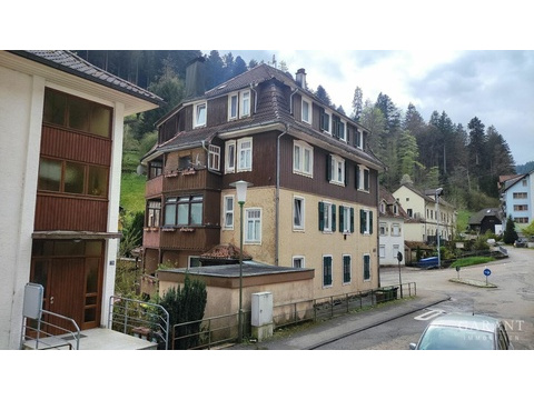Mehrfamilienhaus kaufen in Bad Wildbad, mit Garage, 184 m² Grundstück, 240 m² Wohnfläche, 8 Zimmer