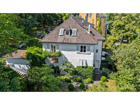 Einfamilienhaus kaufen in Stuttgart, mit Garage, 1.132 m² Grundstück, 321 m² Wohnfläche, 9,5 Zimmer