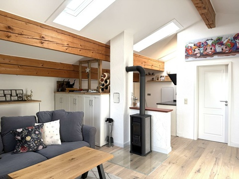 Dachgeschosswohnung kaufen in Siegsdorf, mit Stellplatz, 42 m² Wohnfläche, 1 Zimmer
