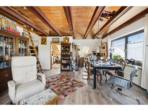 Dachgeschosswohnung kaufen in Gröbenzell, mit Stellplatz, 65 m² Wohnfläche, 2,5 Zimmer
