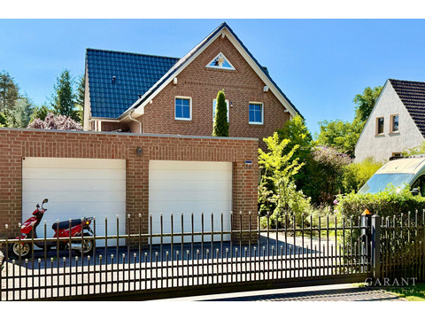 Einfamilienhaus kaufen in Falkensee, mit Garage, 1.200 m² Grundstück, 224 m² Wohnfläche, 7 Zimmer