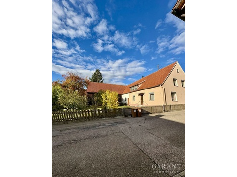 Einfamilienhaus kaufen in Buttenwiesen, mit Stellplatz, 2.400 m² Grundstück, 166 m² Wohnfläche, 6 Zimmer