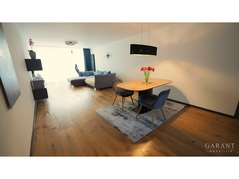 Wohnzimmer mit Essplatz