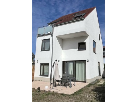 Doppelhaushälfte kaufen in Egelsbach Im Loh, mit Stellplatz, 280 m² Grundstück, 151 m² Wohnfläche, 5 Zimmer