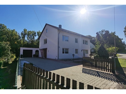 Doppelhaushälfte kaufen in Altmannstein, mit Garage, 498 m² Grundstück, 131 m² Wohnfläche, 4 Zimmer