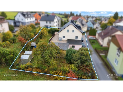 Hervorgehobenes Grundstück mit Herbstgarten