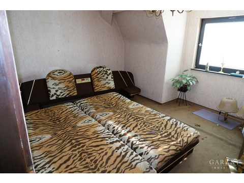 Schlafzimmer über Tanzcafé